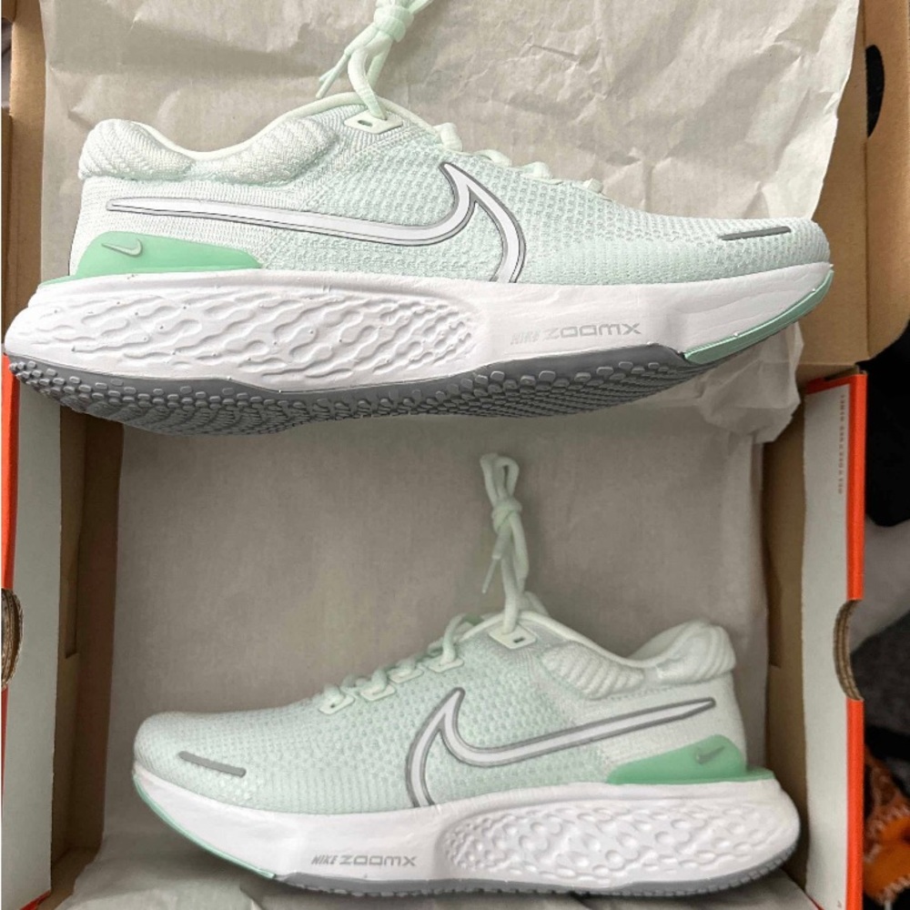 Nike Invincible run 2 women’s size 10.5 “barely mint”